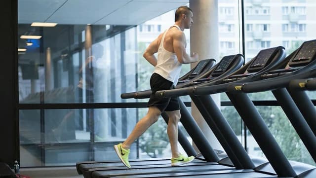Trening siłowy czy cardio na odchudzanie - co naprawdę działa lepiej? Trening siłowy czy cardio na odchudzanie - co naprawdę działa lepiej?